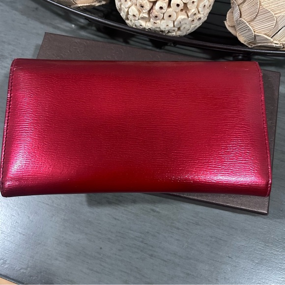 Gucci Red Wallet with Gold Heart Detail - Picture 4 of 11